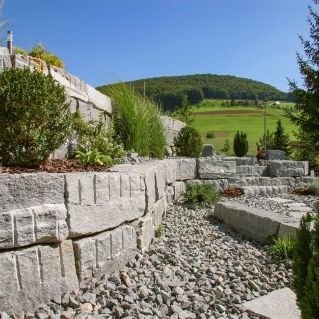 Maggiagranit Steinmauer